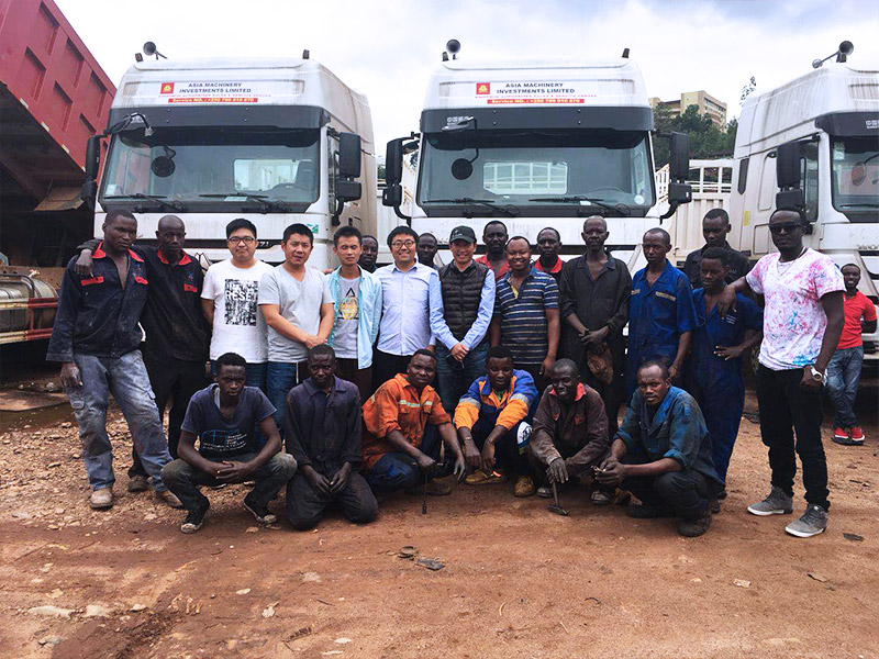 ASIA MACHINERY service team of SINOTRUK Rwanda distributor.
